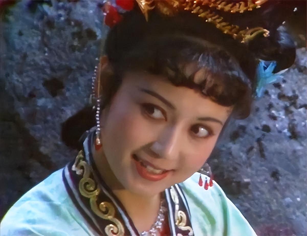 回顾魏慧丽京剧名旦出演西游记高小姐走红被杨洁导演嫌丑