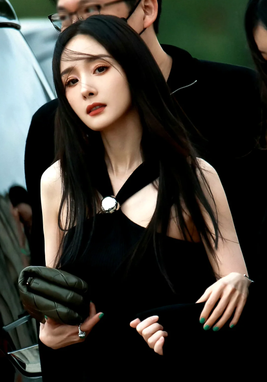 巴黎这一夜杨幂像暴发户钟楚曦红过头豪门媳妇吴千语赢麻了