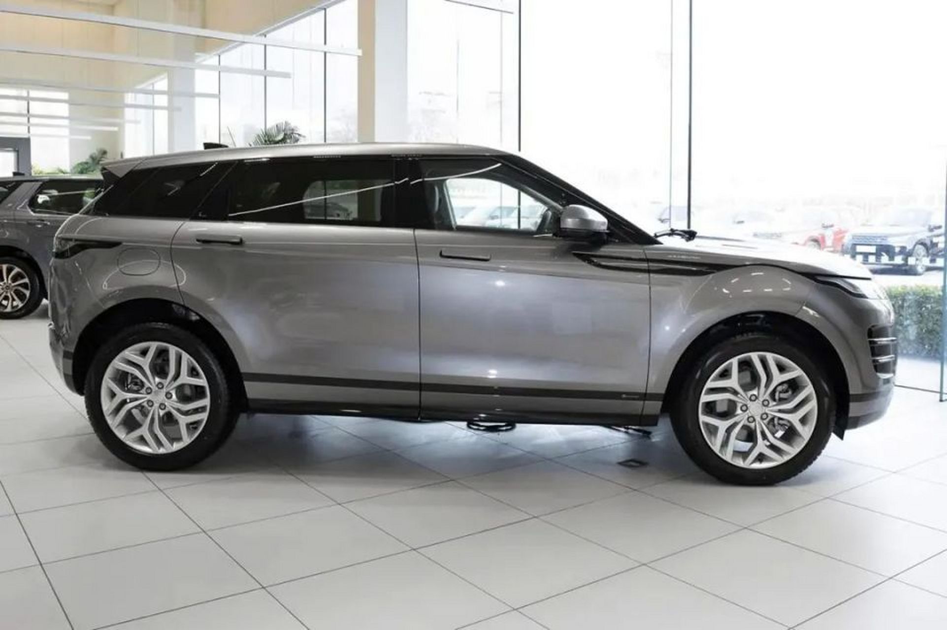 路虎极光,豪车界的璀璨明星96!