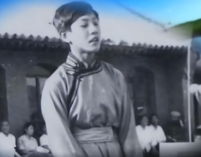 他从母亲肚子里钻出脑袋的那一刻,韩磊的哭声就管穿了医院的整个走廊