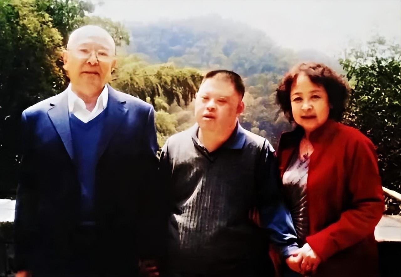 回顾王铁成一生只演周总理曾获双料影帝却为痴呆儿子两次息影