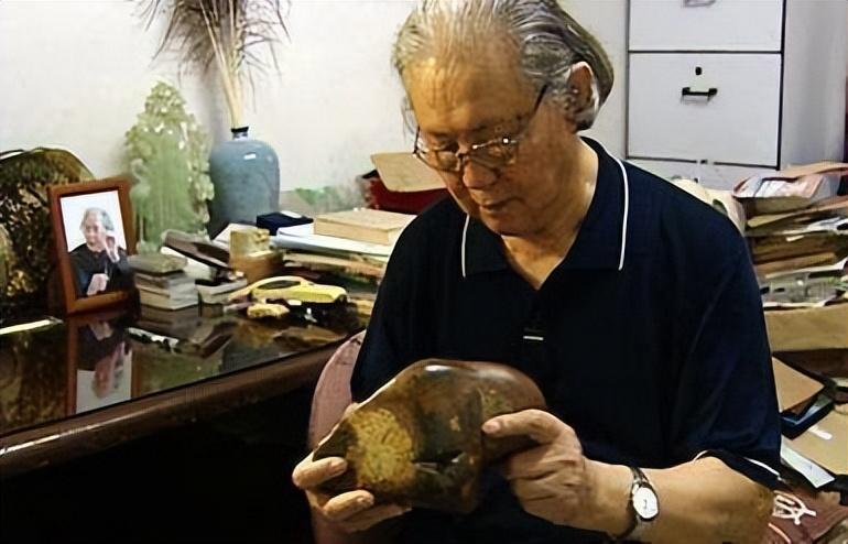 97年宁夏小伙花150元买石头遭家人抱怨4年后专家鉴定值9600万