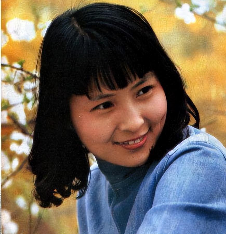 回顾一级演员李羚拒绝富二代嫁初恋婚后住10平米车库她幸福吗