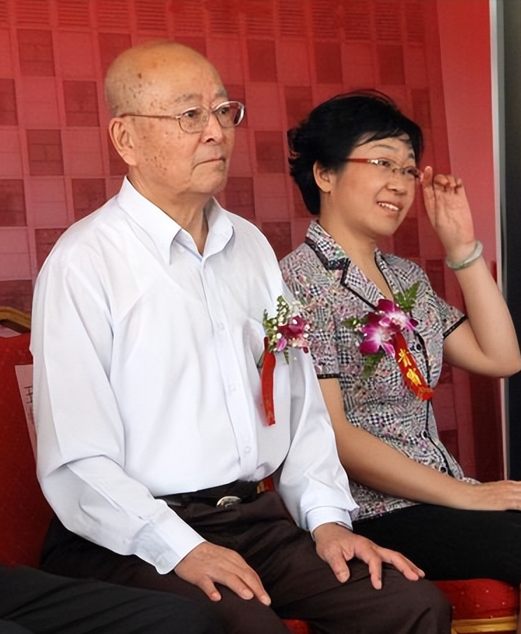 回顾王铁成一生只演周总理曾获双料影帝却为痴呆儿子两次息影