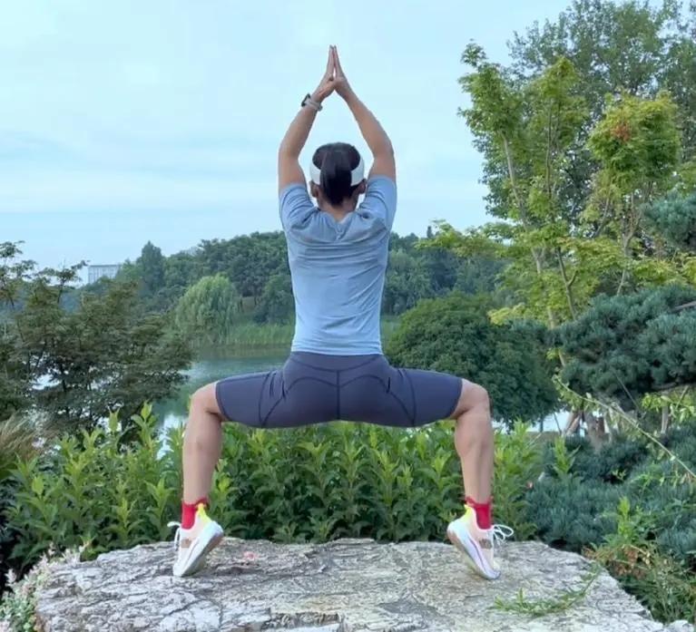 血压波动者,禁止练习,经控制稳定后,每日修习一个动作,直至掌握全套