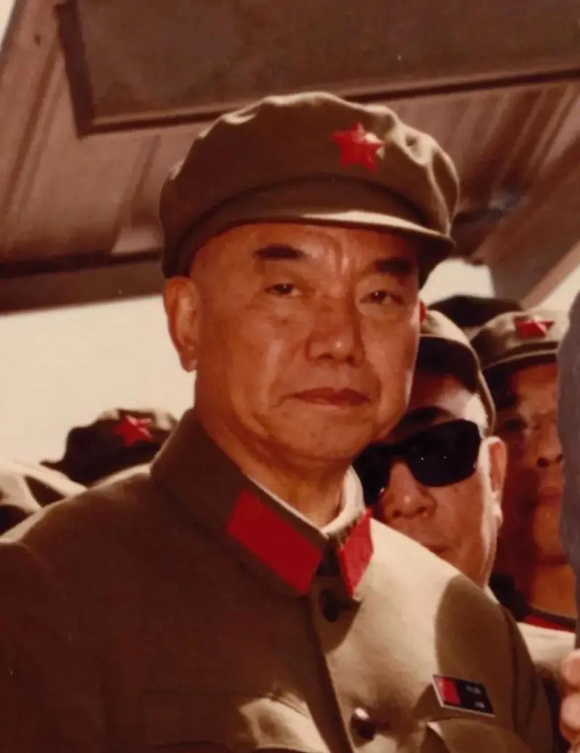 八路军最年轻的师长无缘共和国元帅还说他早就该牺牲了