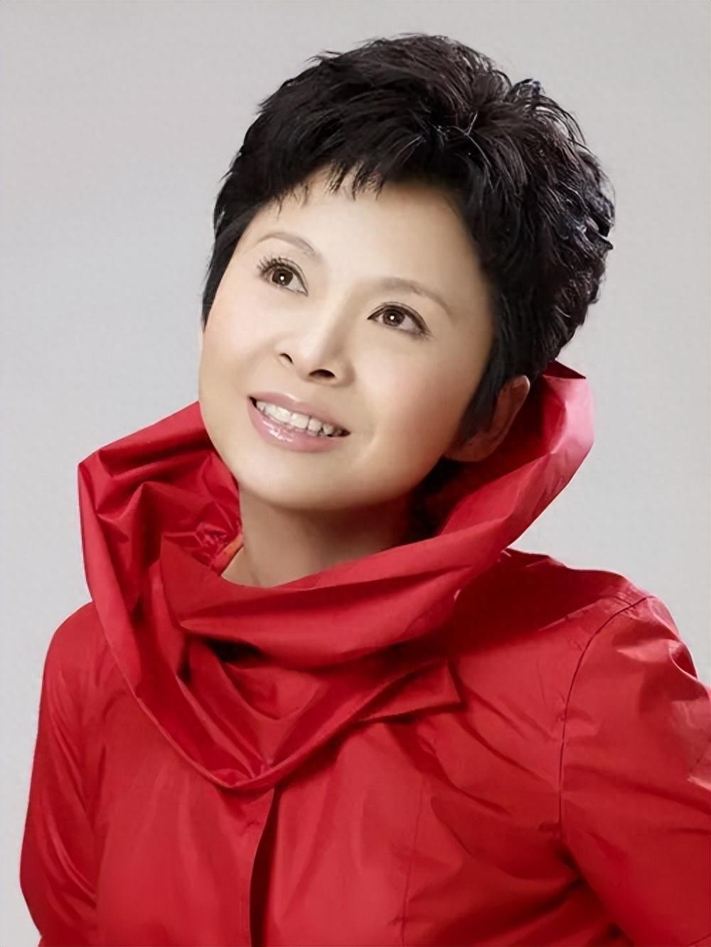 揭秘歌唱家董文华退圈背后的真相