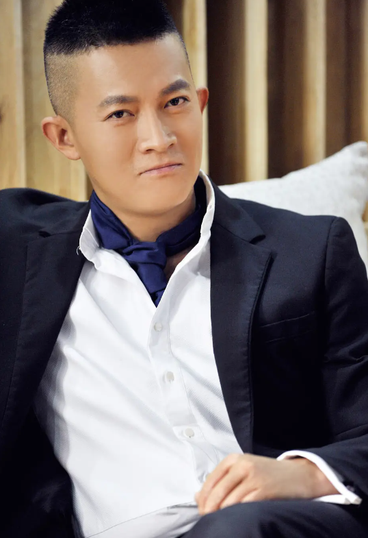 回顾老戏骨杨志刚娶初恋张静钱也归她管成名后更爱她