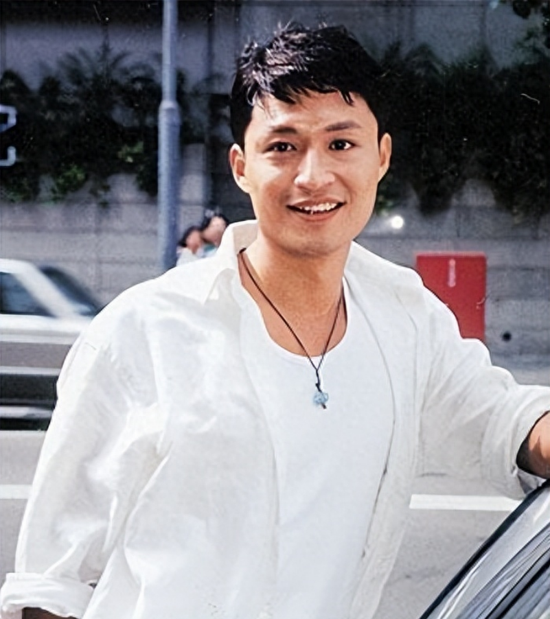 回顾吴佳尼嫁大21岁马景涛10年生两子却离婚如今怎么样了