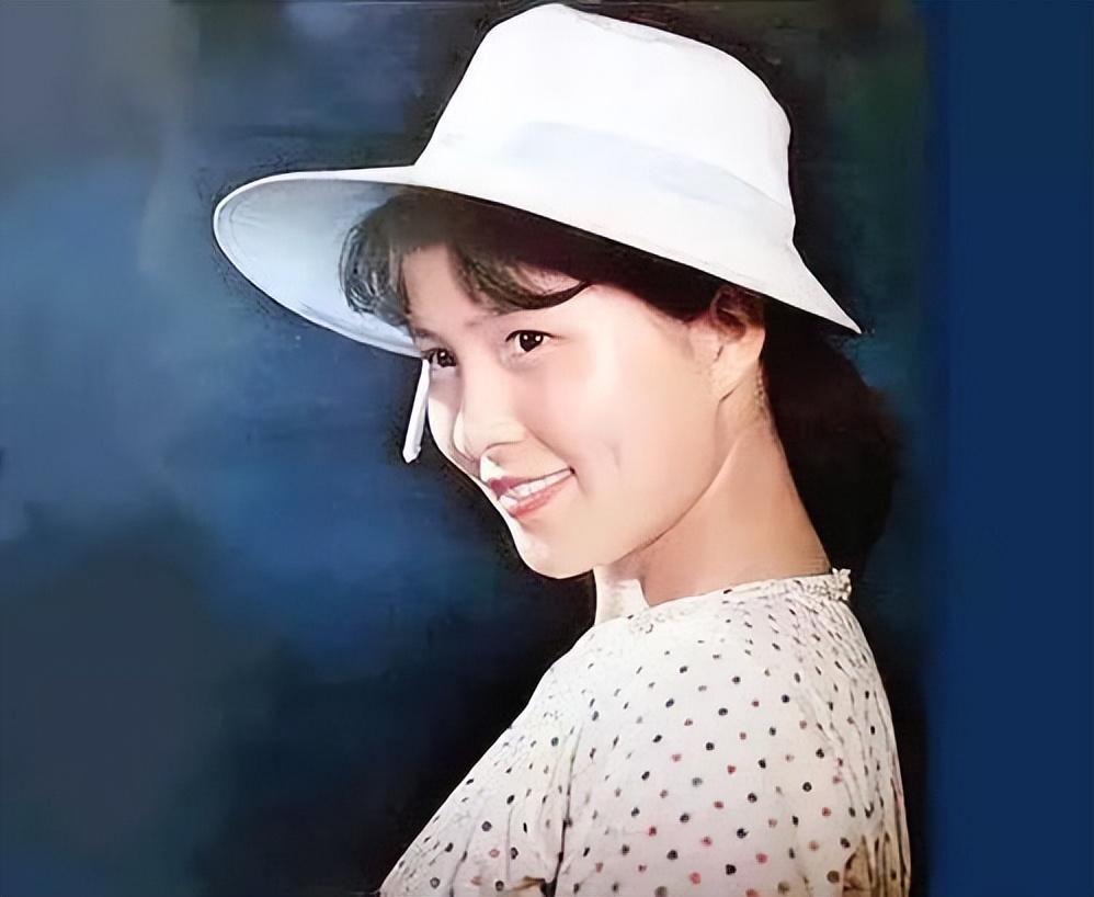 回顾一级演员李羚拒绝富二代嫁初恋婚后住10平米车库她幸福吗