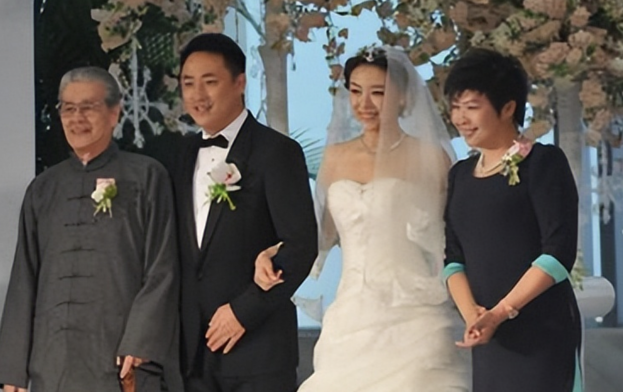 回顾濮方父亲是濮存昕倒贴50万下嫁农村小伙结婚11年成赢家