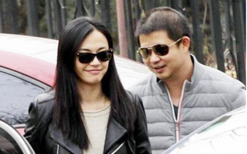 回顾凌潇肃与姚晨恋爱11年结婚7年无子转身娶了小1岁的唐一菲