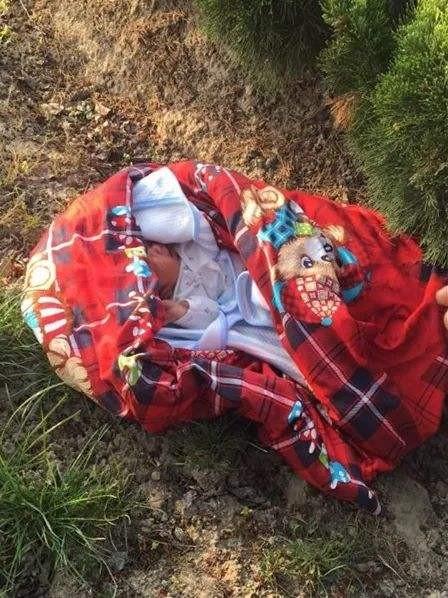 2000年上海老婆婆不顾家人反对坚持收养黑人弃婴后来如何