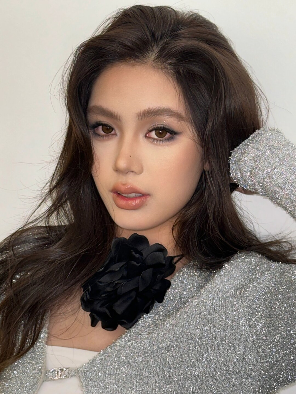 9495 只需几步,你就能轻松打造出神秘又迷人的妆容,让人无法抗拒