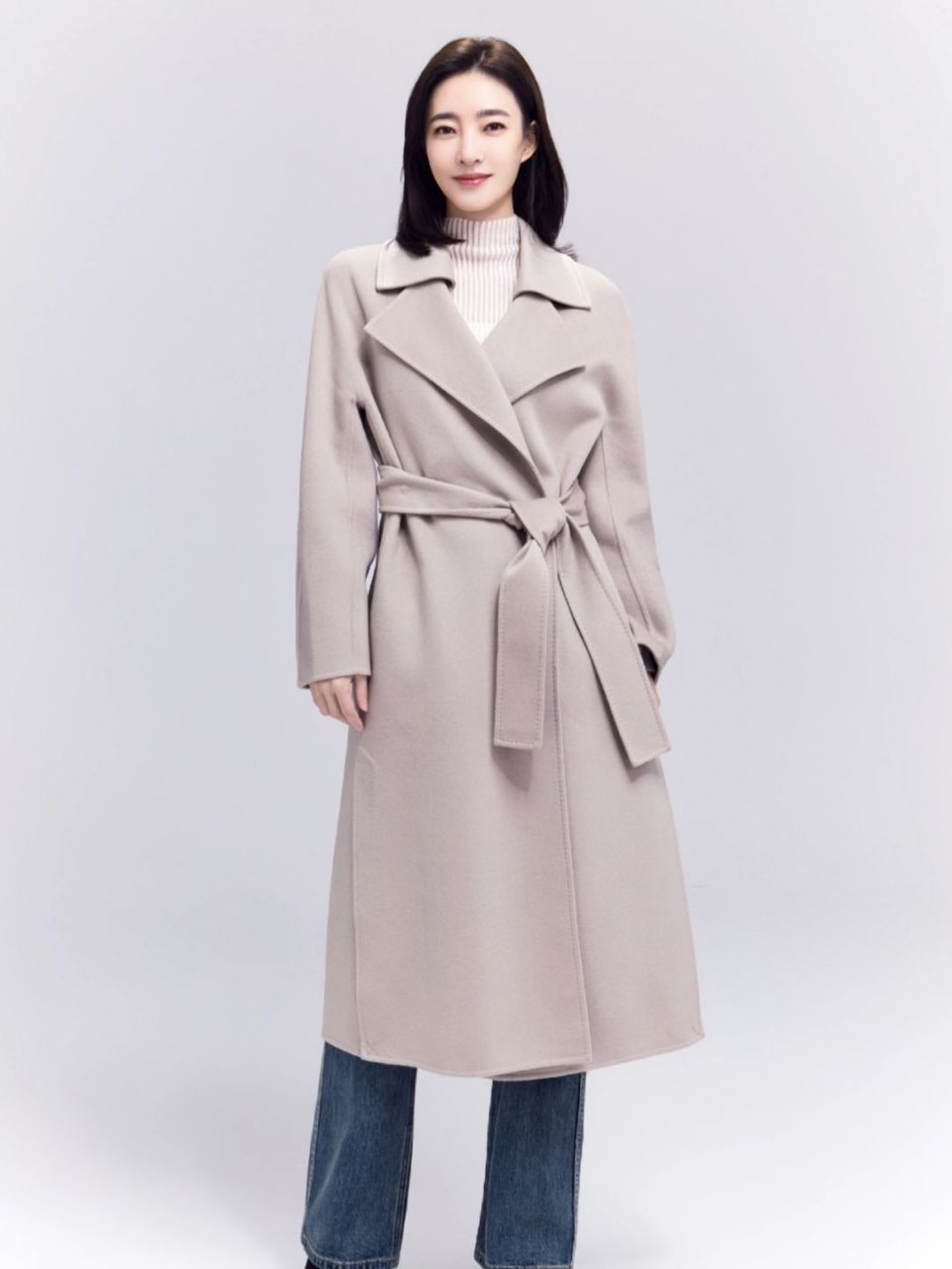 ""王丽坤春晚石青色大衣惊艳全网,ports宝姿再创时尚神话!