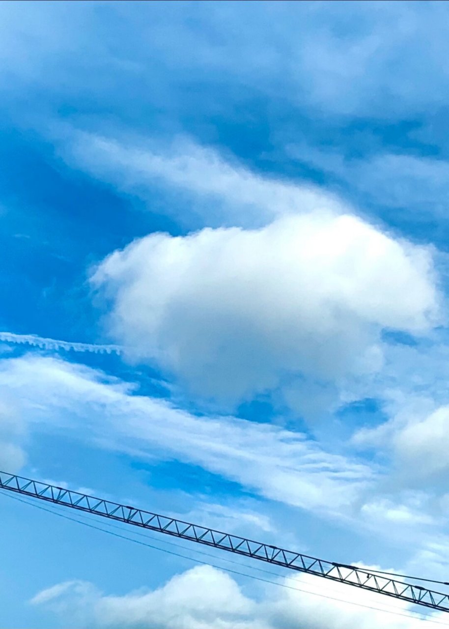 只要天气好的晴天都喜欢看天上的云  天空的云朵,每朵都有独特的姿态