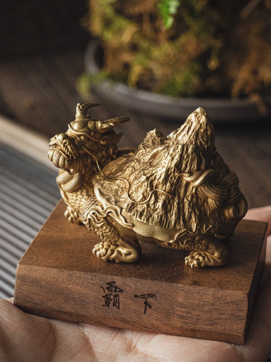 龙之六子——赑屃  赑屃在中国传统文化中是一种神秘而祥瑞的生物,它