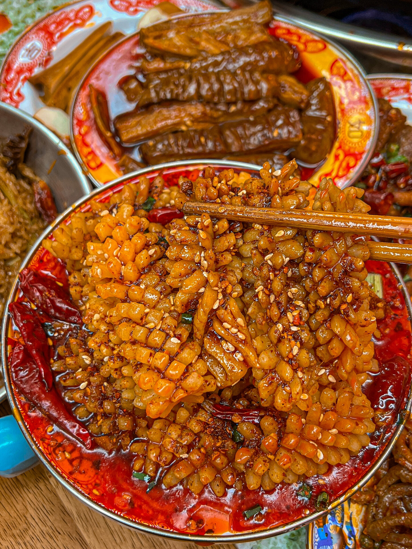 重庆爆辣鱿鱼花,好吃到失语!   啊啊啊!这家火锅店真是太绝了!