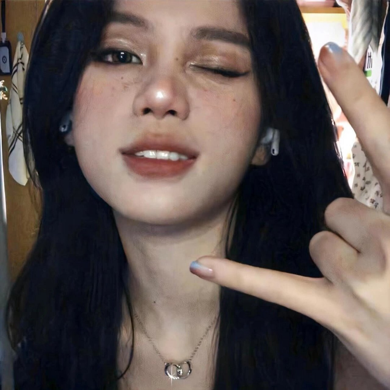 👸  眼妆部分是欧美风妆容的重点,我选择了一款深邃的