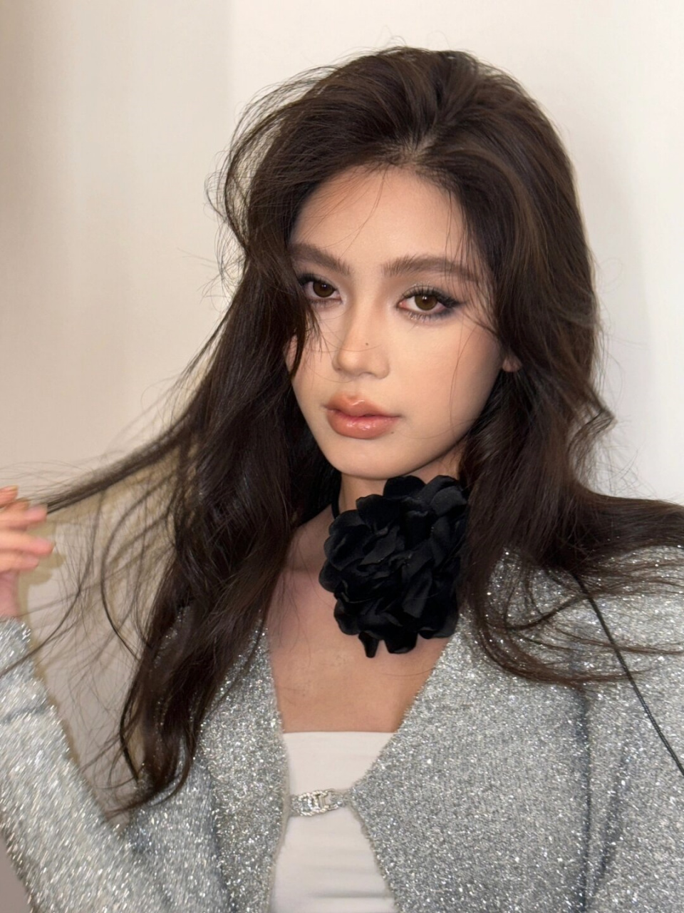 9495 只需几步,你就能轻松打造出神秘又迷人的妆容,让人无法抗拒