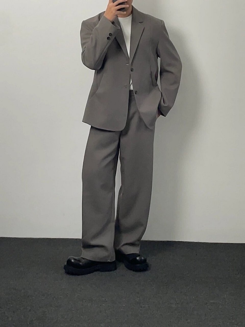 男生极简穿搭 一周合集    这周,我选择极简风格,轻松打造型男风范!