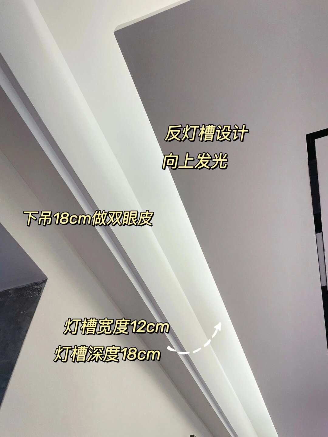 2023年最新流行的客厅悬浮吊顶设计