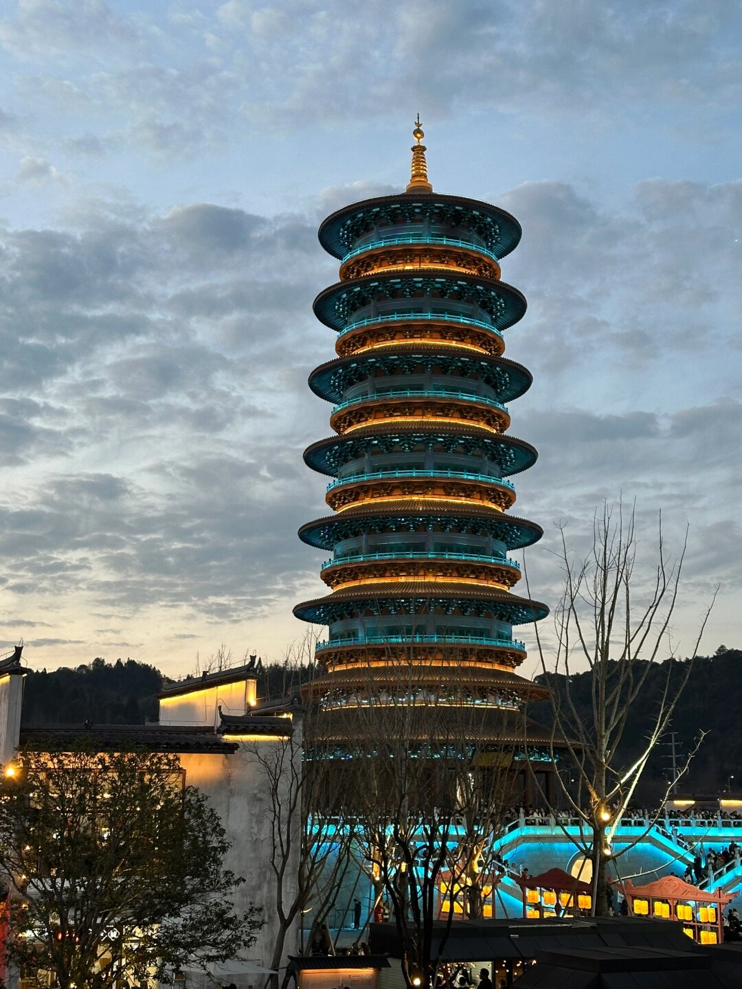 而且江西是一个非常适合自驾的省份道路平坦城市之间距离也不远