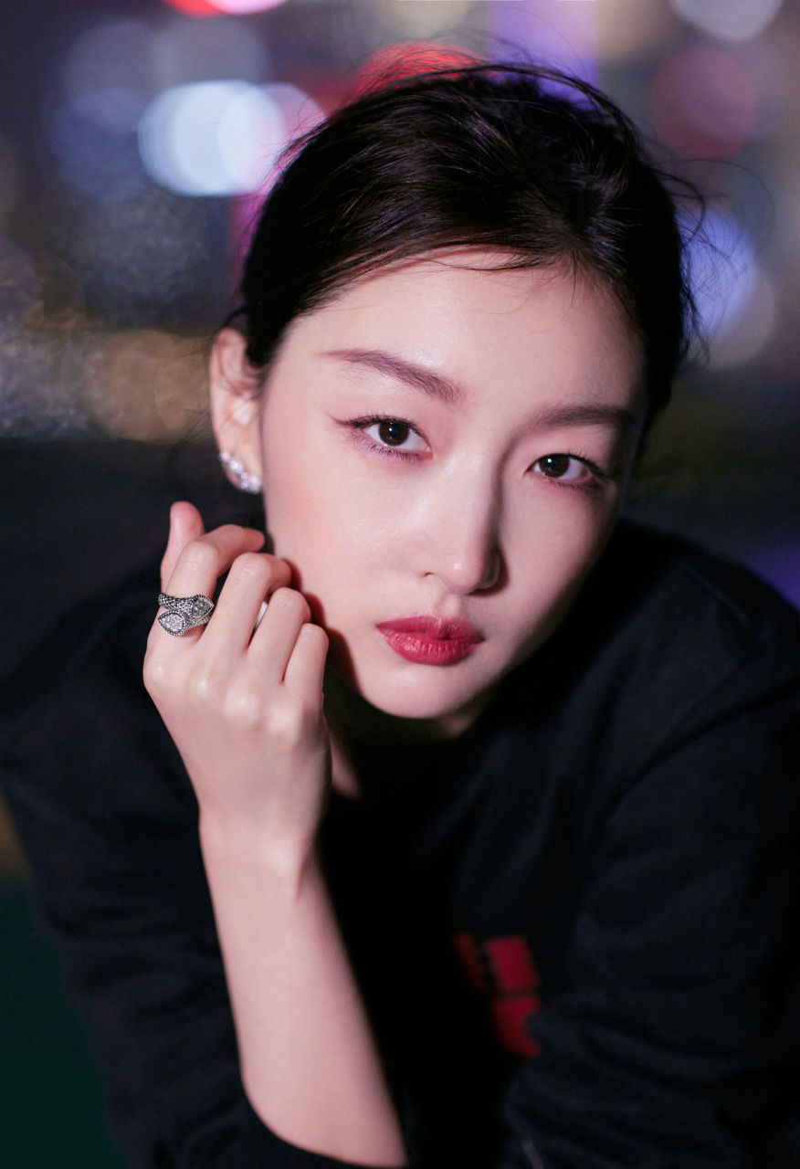 周冬雨,这组图片好看好看 #周冬雨