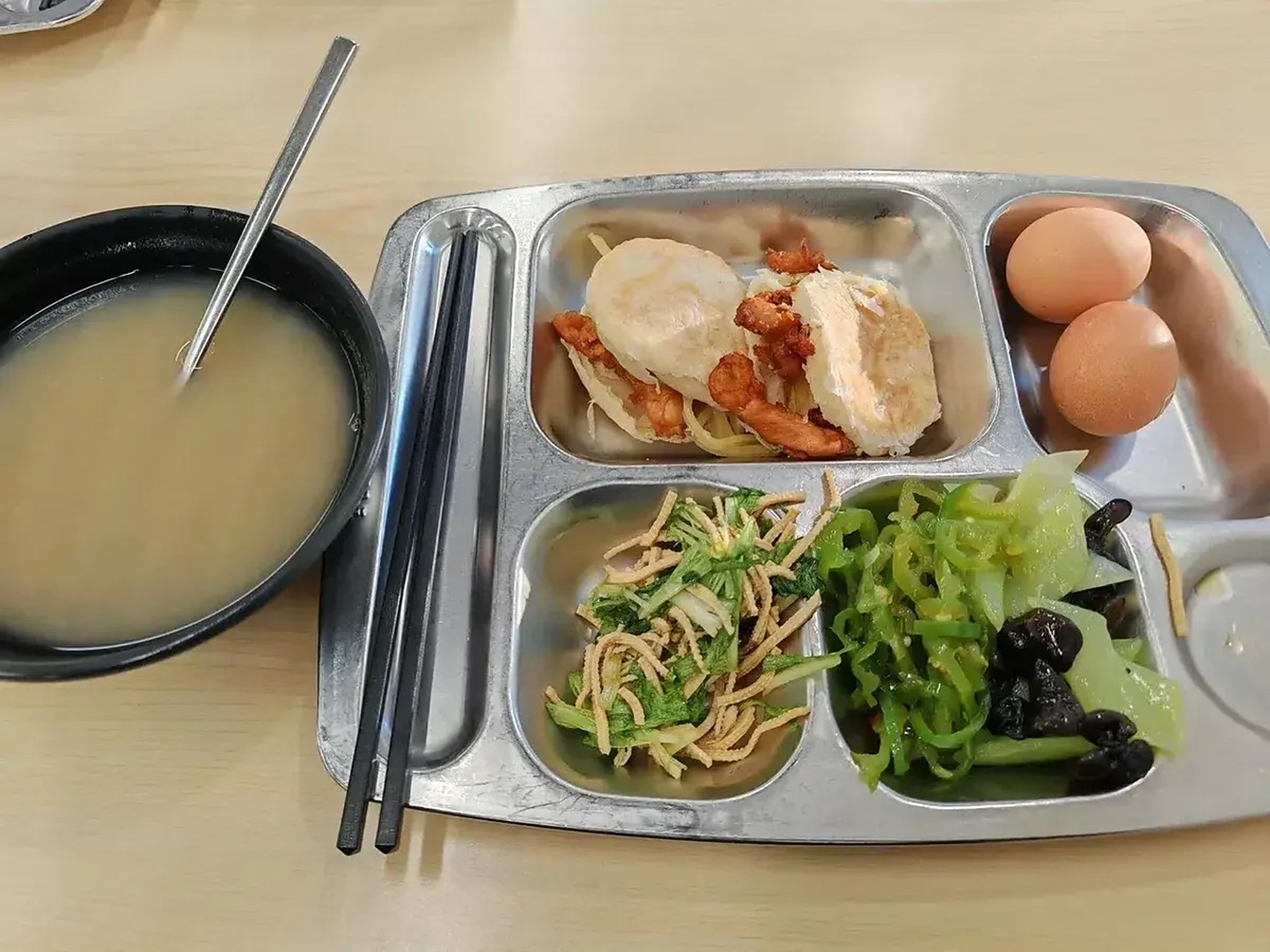 这是某机关干部食堂供应的早餐,但我为何感觉份量如此有限