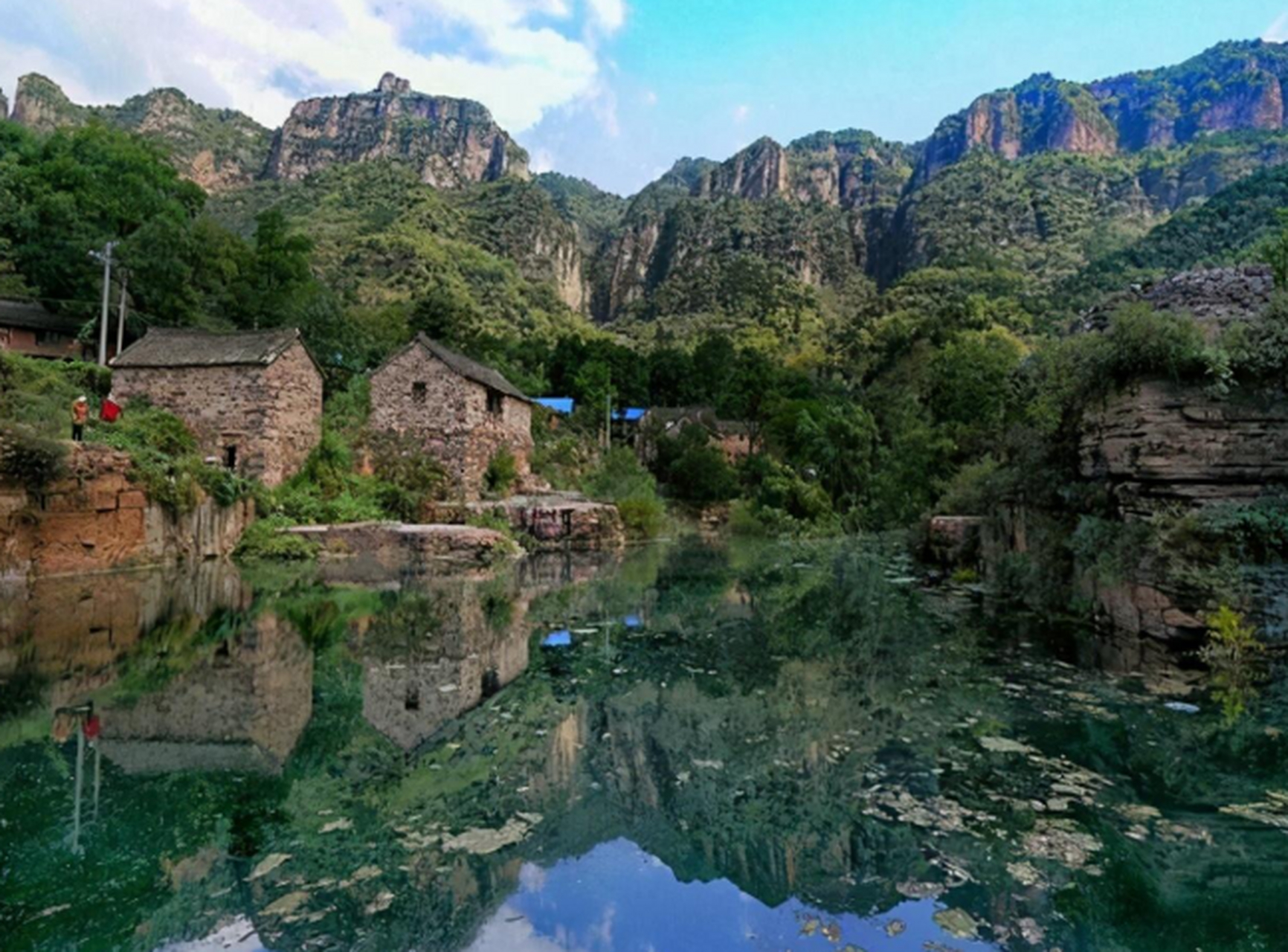 藏于山水间的上腊江村,如诗如画,是都市人心灵的避风港.
