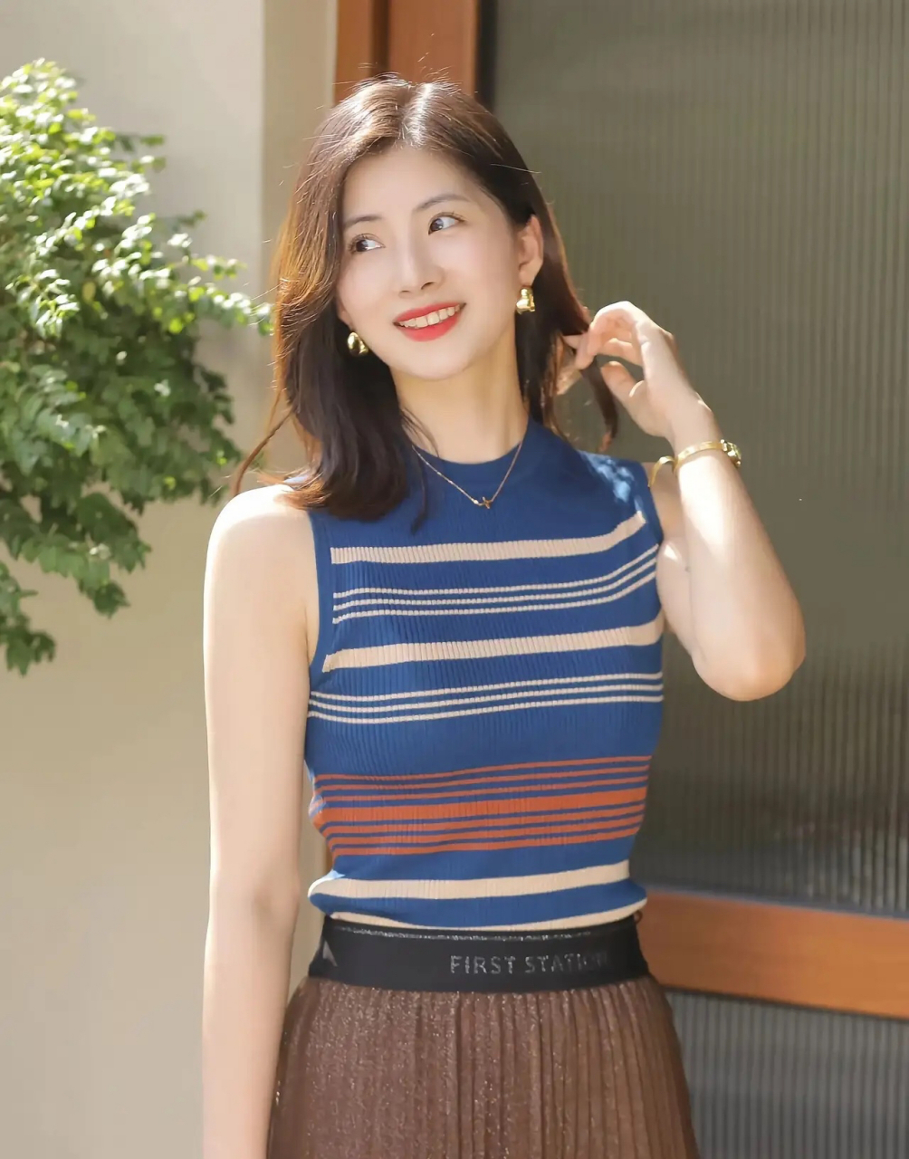 气质高贵典雅的成熟御姐!