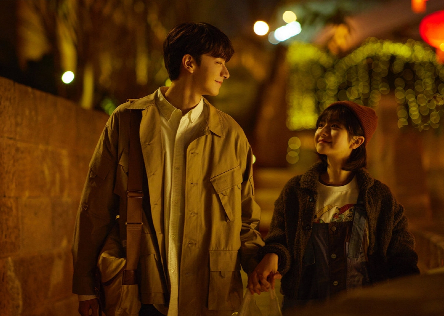 现代剧《谢谢你温暖我》定档3月9日,林一李兰迪主演.