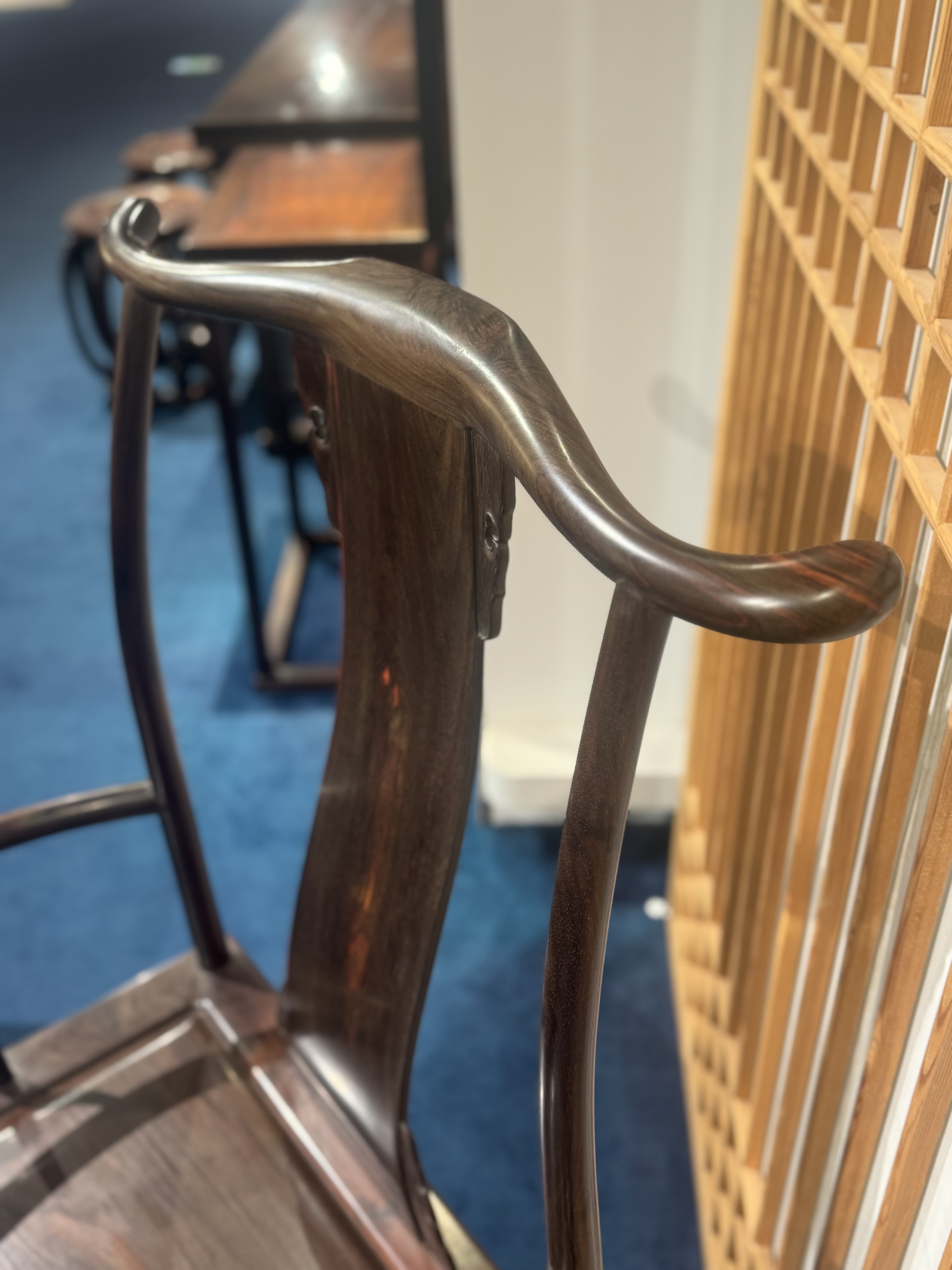 大红酸枝独板四出头官帽椅