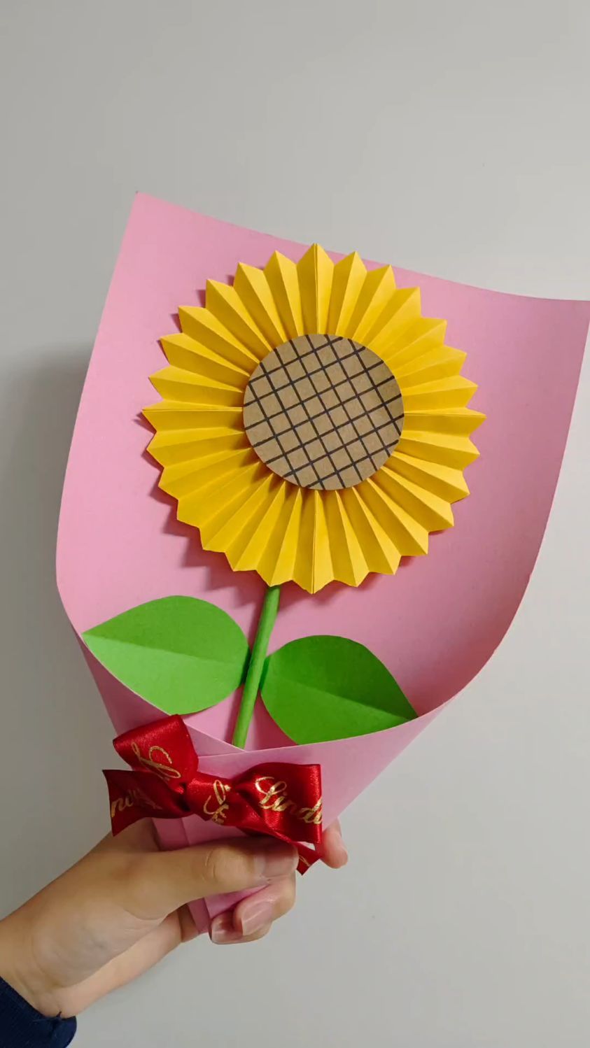 女神节一起来做向日葵花束吧-度小视