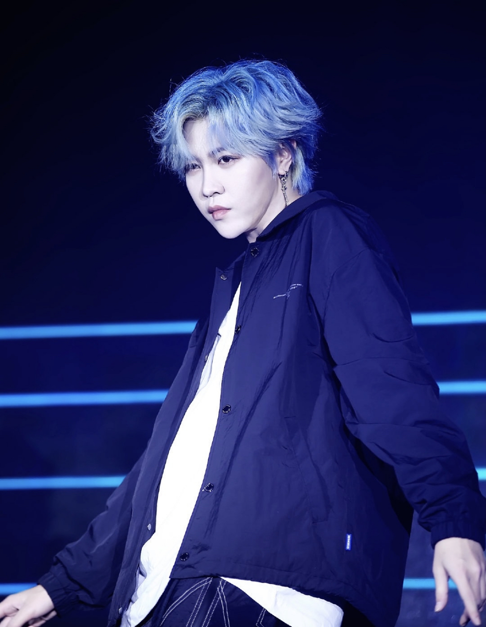 还记得青春有你的林陌吗?有人偶遇他在酒吧驻唱