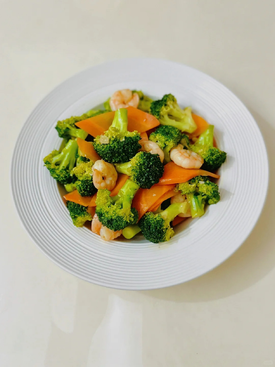 减脂必备好菜分享 | 西兰花炒虾仁98  家人们,春天马上来了,夏天