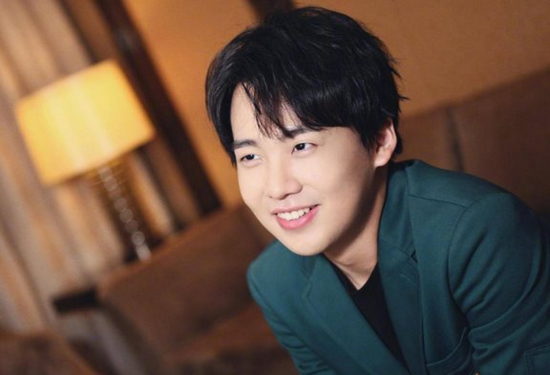 郭麒麟最新照片展示了他丰腴的形象,引发网友热议.