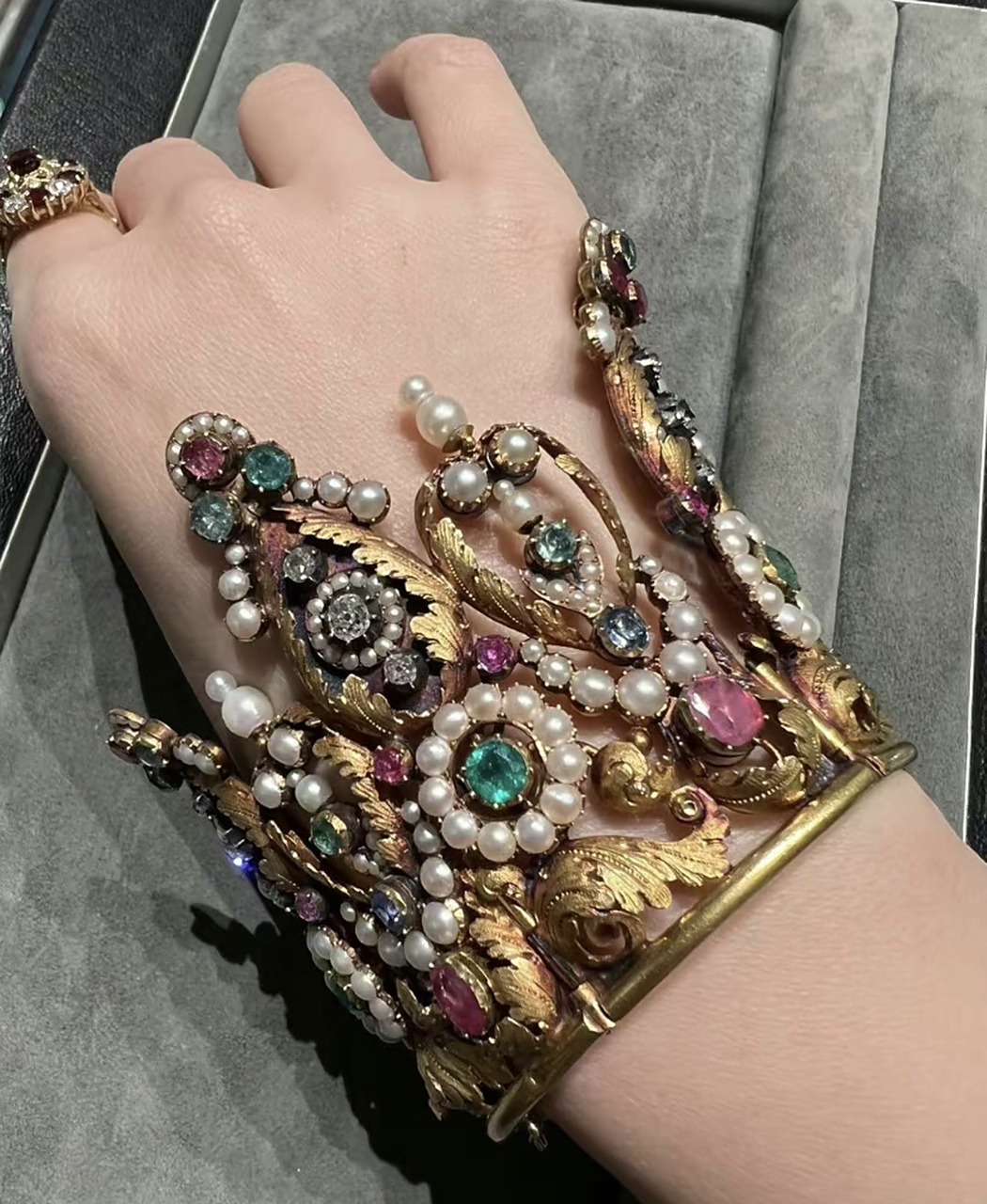 中世纪古董珠宝