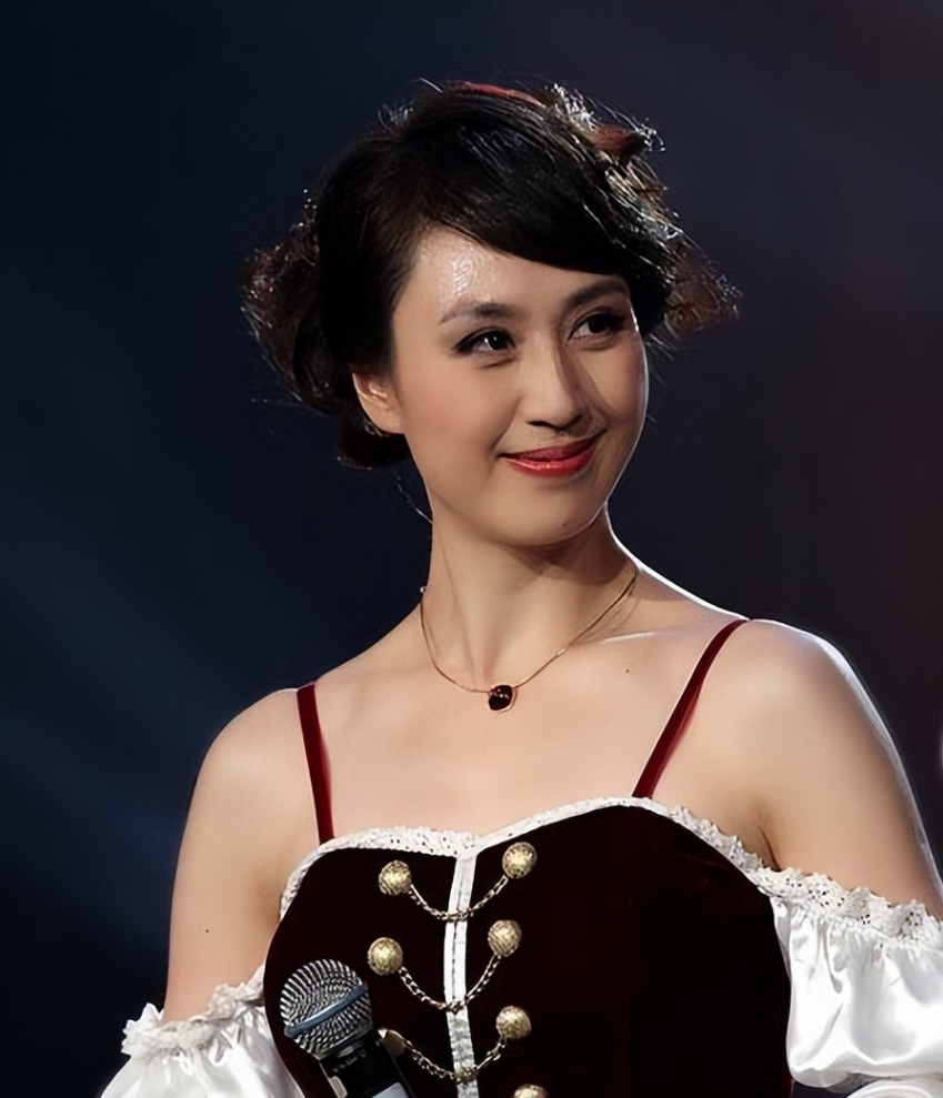 回顾李诚儒前妻史依弘嫁大18岁前夫离婚15年两人处成了兄妹