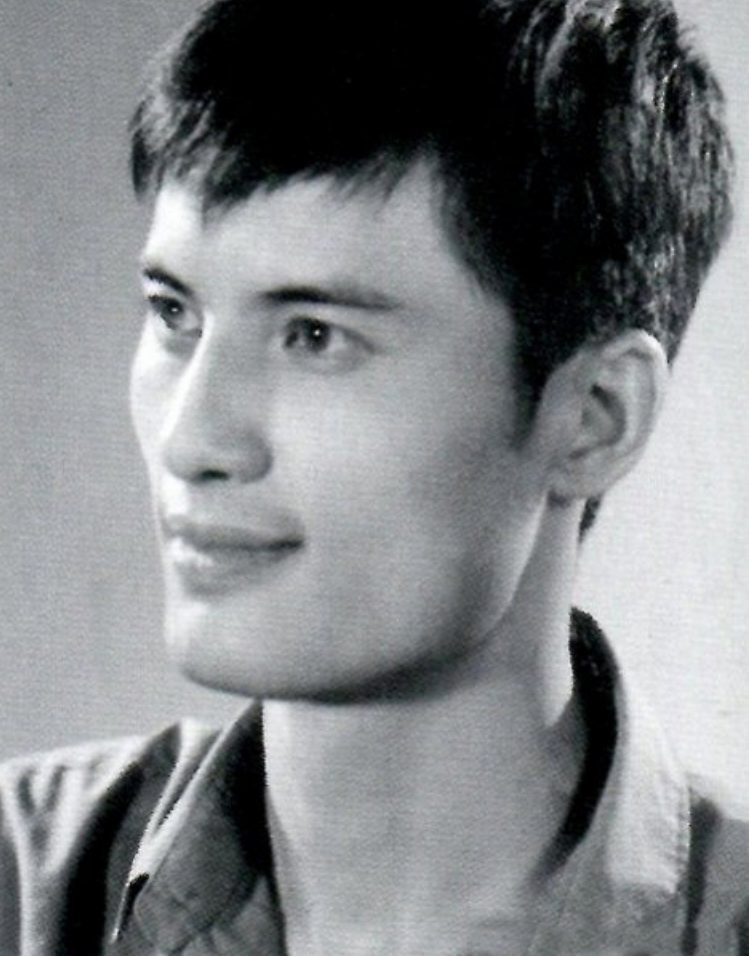 了北京电影学院,和他同一年来到北电的还有曹翠芬,谭天谦等实力派演员