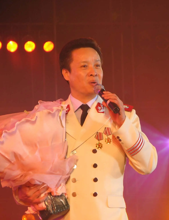 回顾阎维文25岁娶初恋陪妻子抗癌33年如今终于苦尽甘来