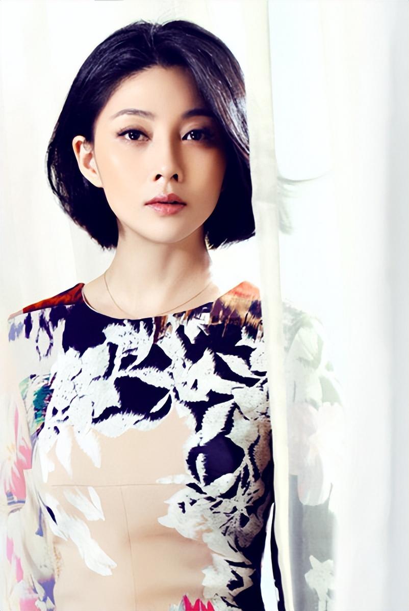 回顾殷桃演技好二封金鹰视后实至名归事业有成情路坎坷