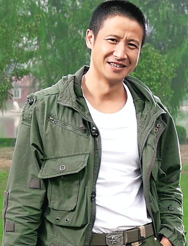 回顾张国强被前妻嫌穷抛弃40岁二婚带子娶女明星如今苦尽甘来