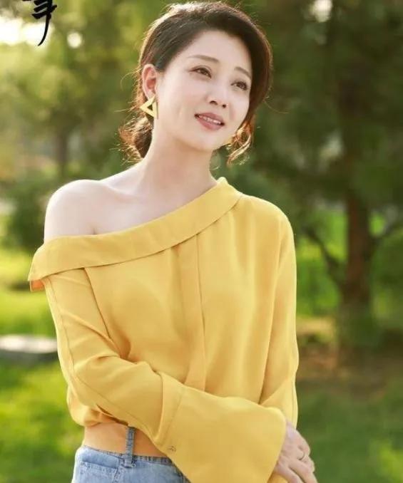 回顾殷桃演技好二封金鹰视后实至名归事业有成情路坎坷