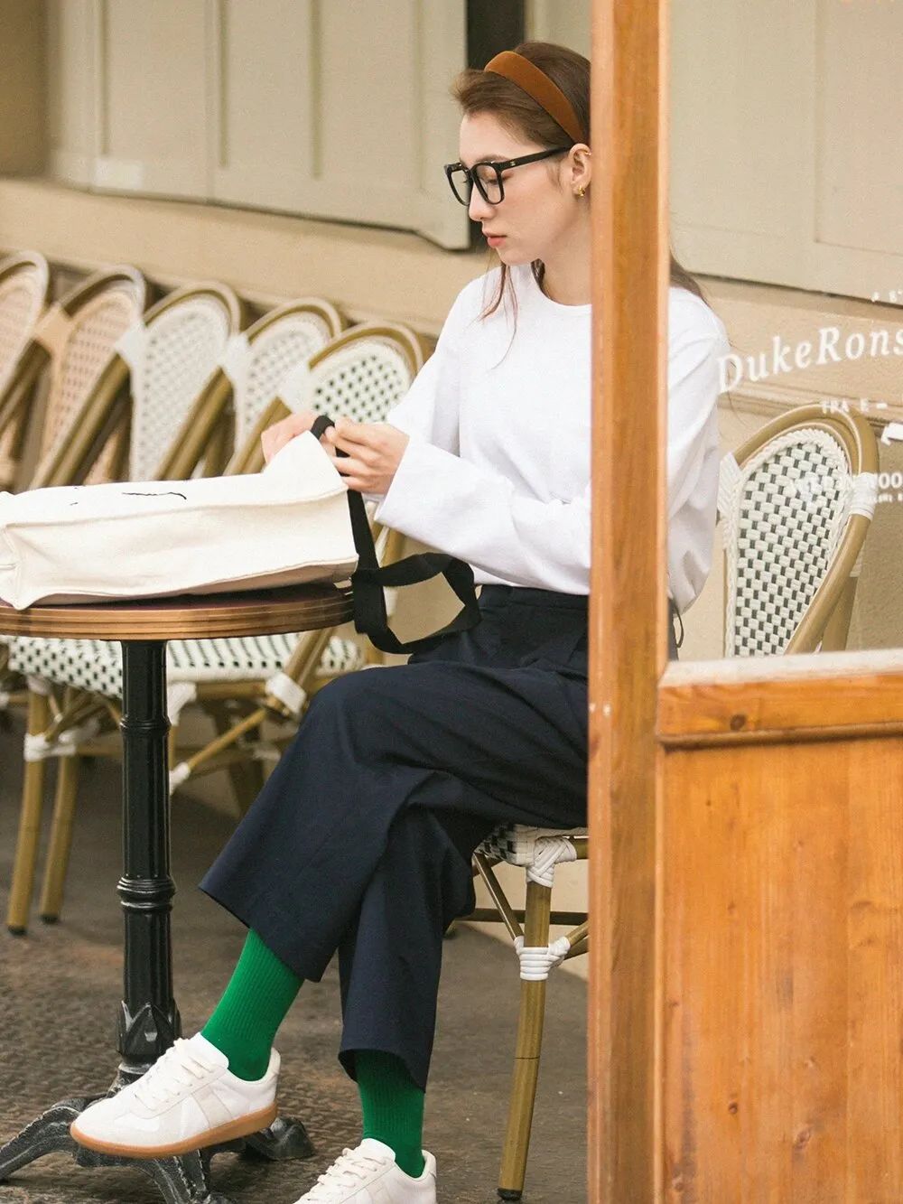 中筒袜怎么搭配好看,大家可以这样试试,漂亮又时尚