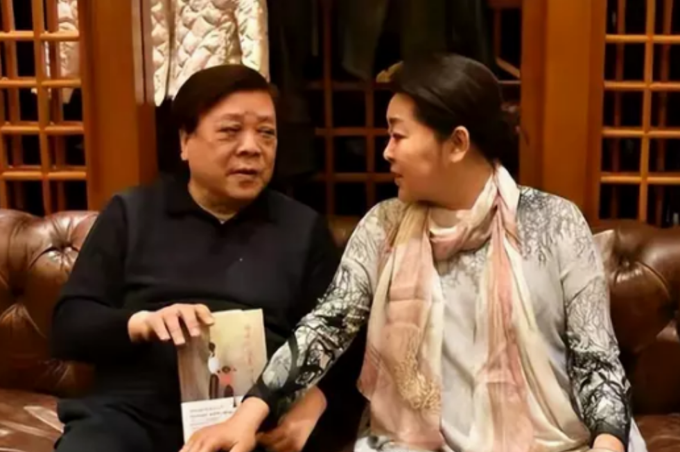 回顾赵忠祥离世前把5亿遗产托付给倪萍妻子的坚持让人泪目