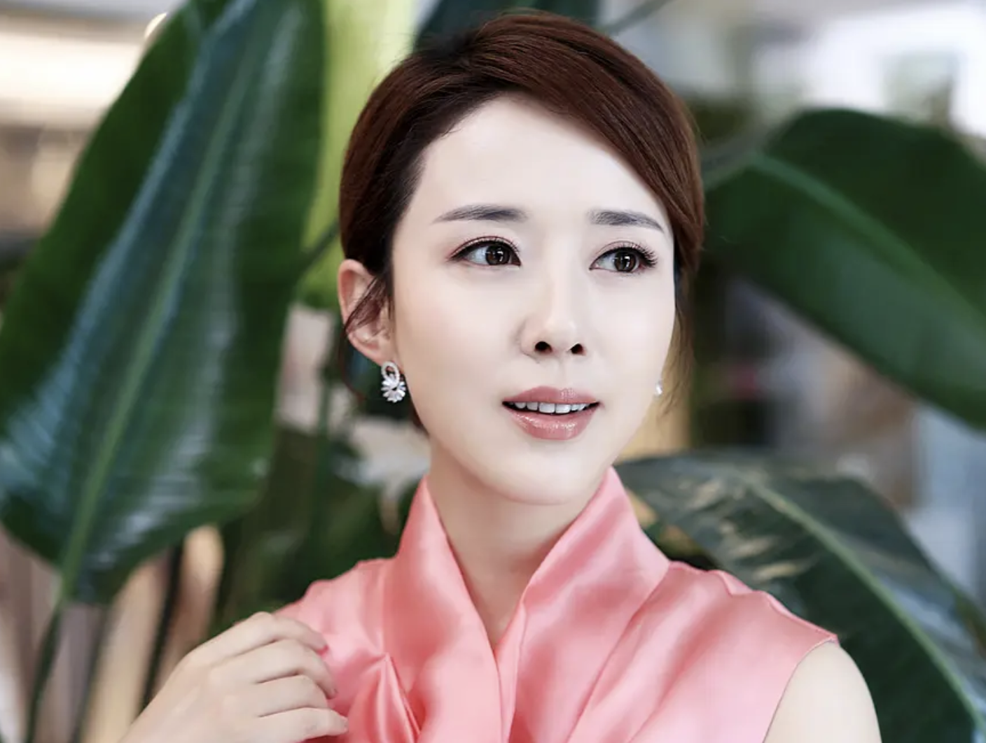 回顾演员颜丹晨我这辈子幸福的事情就是嫁给了小4岁的丈夫