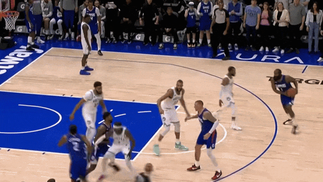 其实双方手感相当一般,所以都想通过防守大战拿下比赛,标靶中心球馆