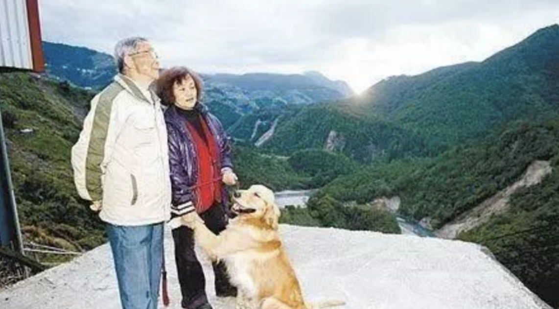 回顾歌手张雨生妹妹15岁溺亡他31岁车祸离世母亲守墓园度余生