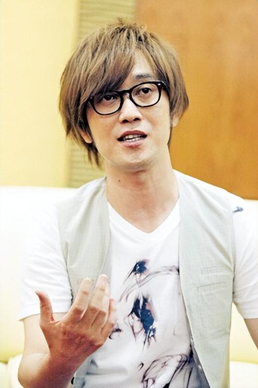 回顾周传雄从情歌教父到无人问津谁说他是被时代所抛弃